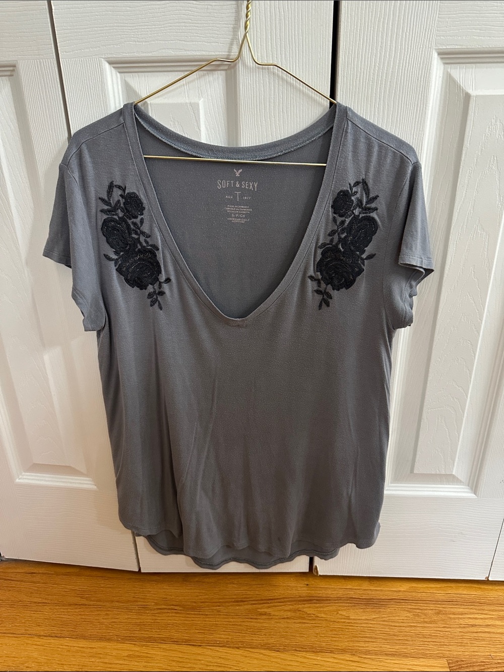 American Eagle Outfitters Gray V‑Neck Tee with Black Floral Embroidery